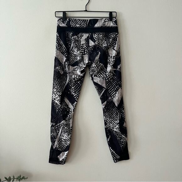 Lululemon Inspire Tight II (Mesh) Leggings in Static Mist White Black - Picture 6 of 9